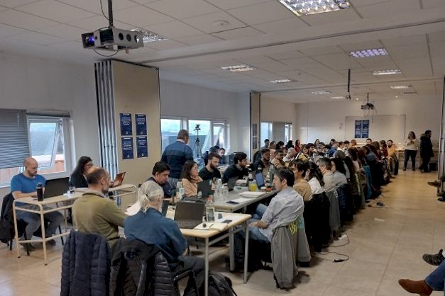 en la imagen se puede ver la asambla Universitaria