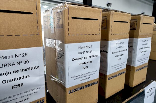 en la imagen se puede ver las urnas de consejo de instituto